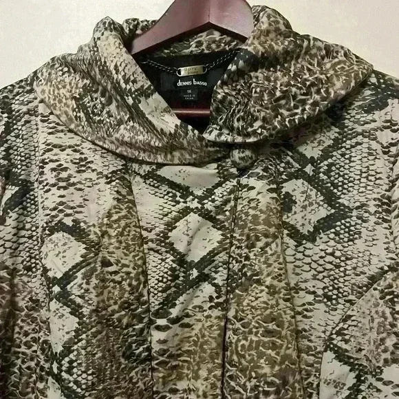 Dennis Basso QVC snake print 1x plus winter coat. Zip and snap front with collar - Picture 4 of 8
